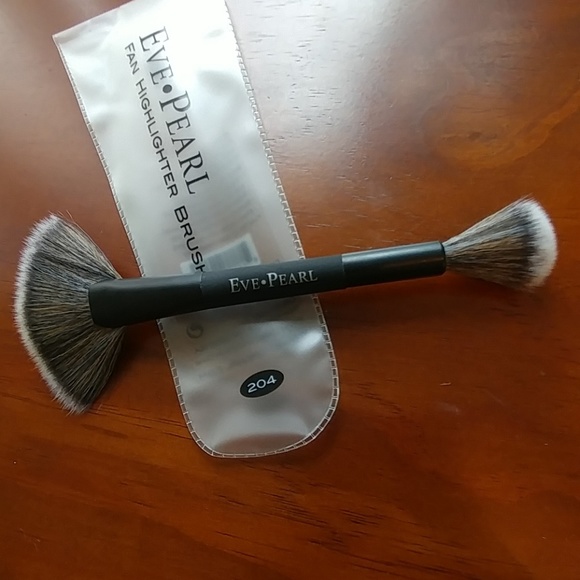 204 - DUAL FAN HIGHLIGHTER BRUSH - Picture 1 of 4